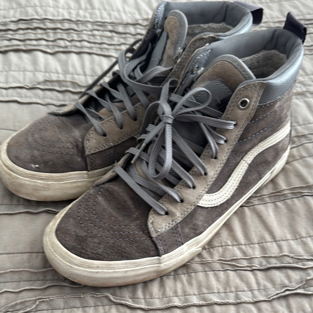 Men's High-Top Sneakers in Gray and Brown